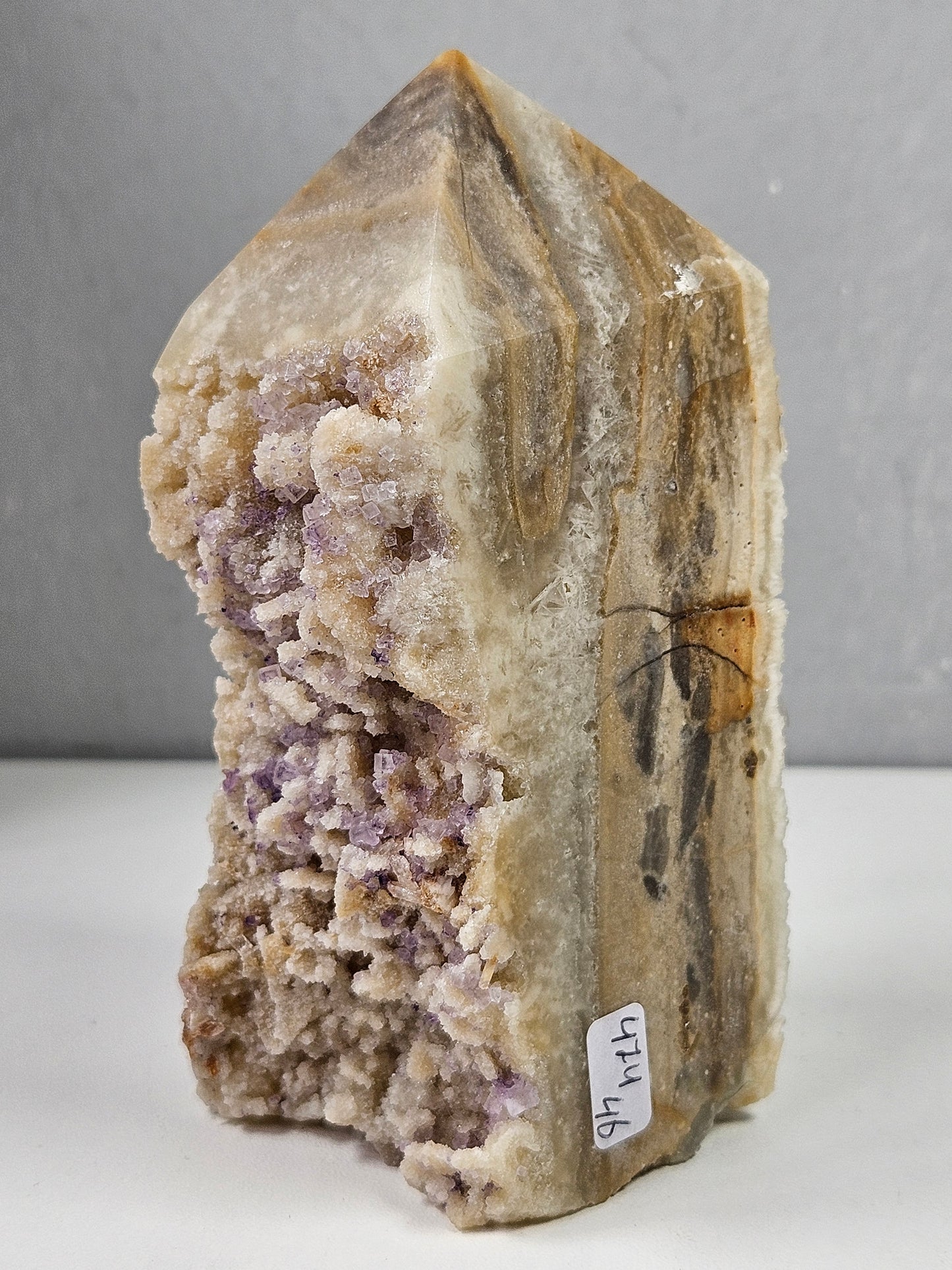 Fluoriet op calciet toren 474 gram