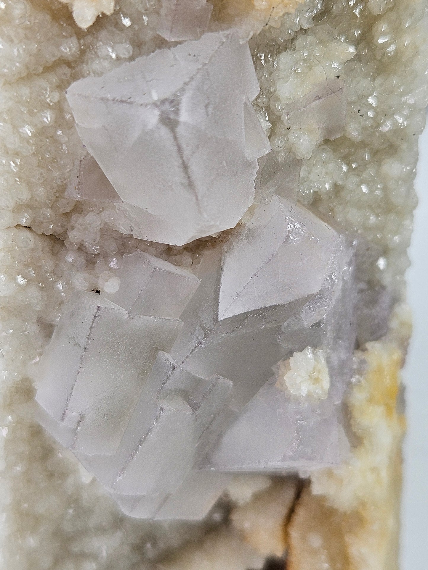 Fluoriet op calciet toren 474 gram