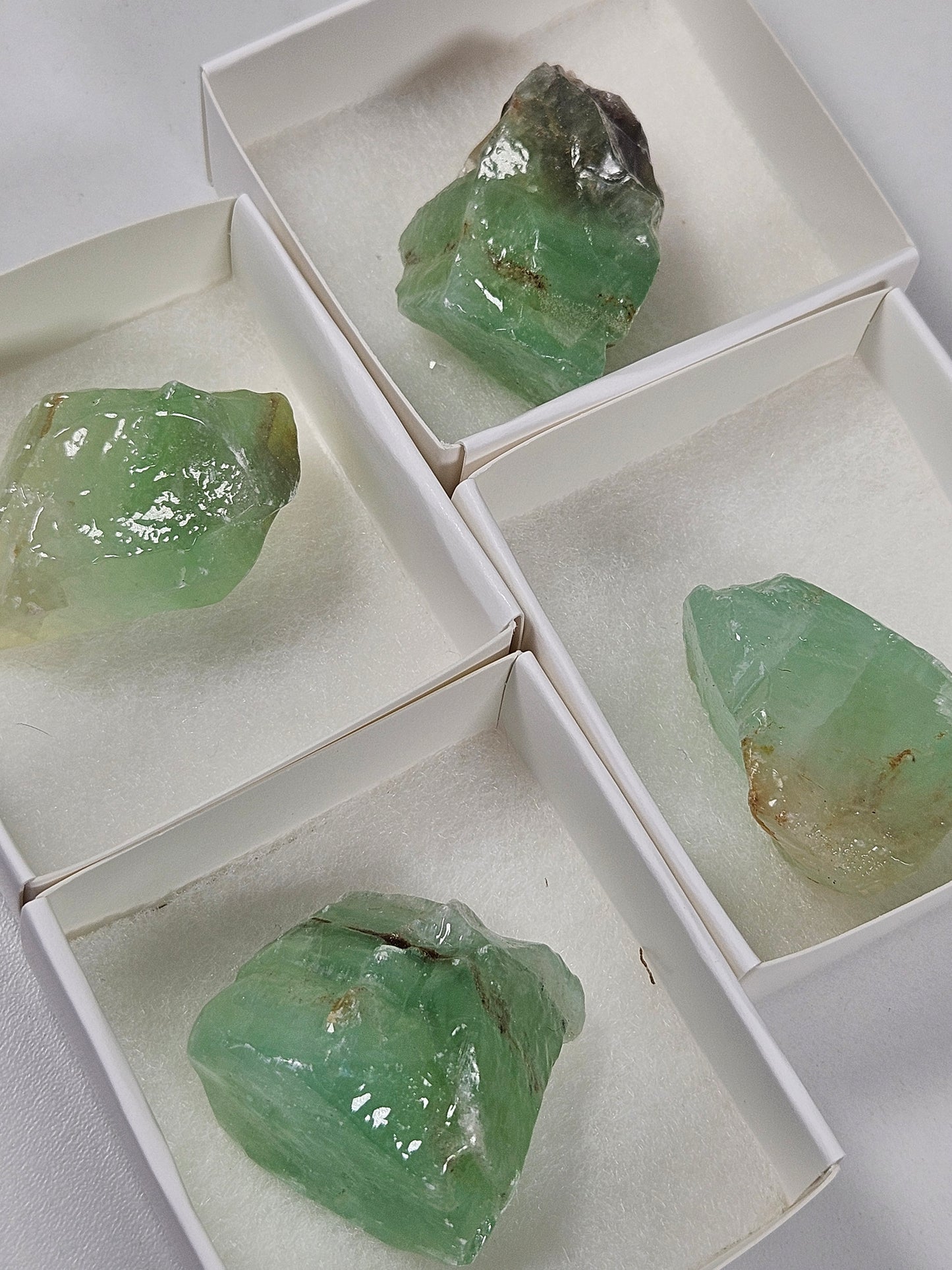 Groene calciet in verzameldoosje