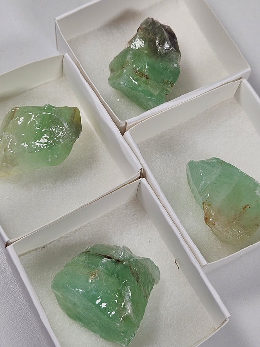 Groene calciet in verzameldoosje