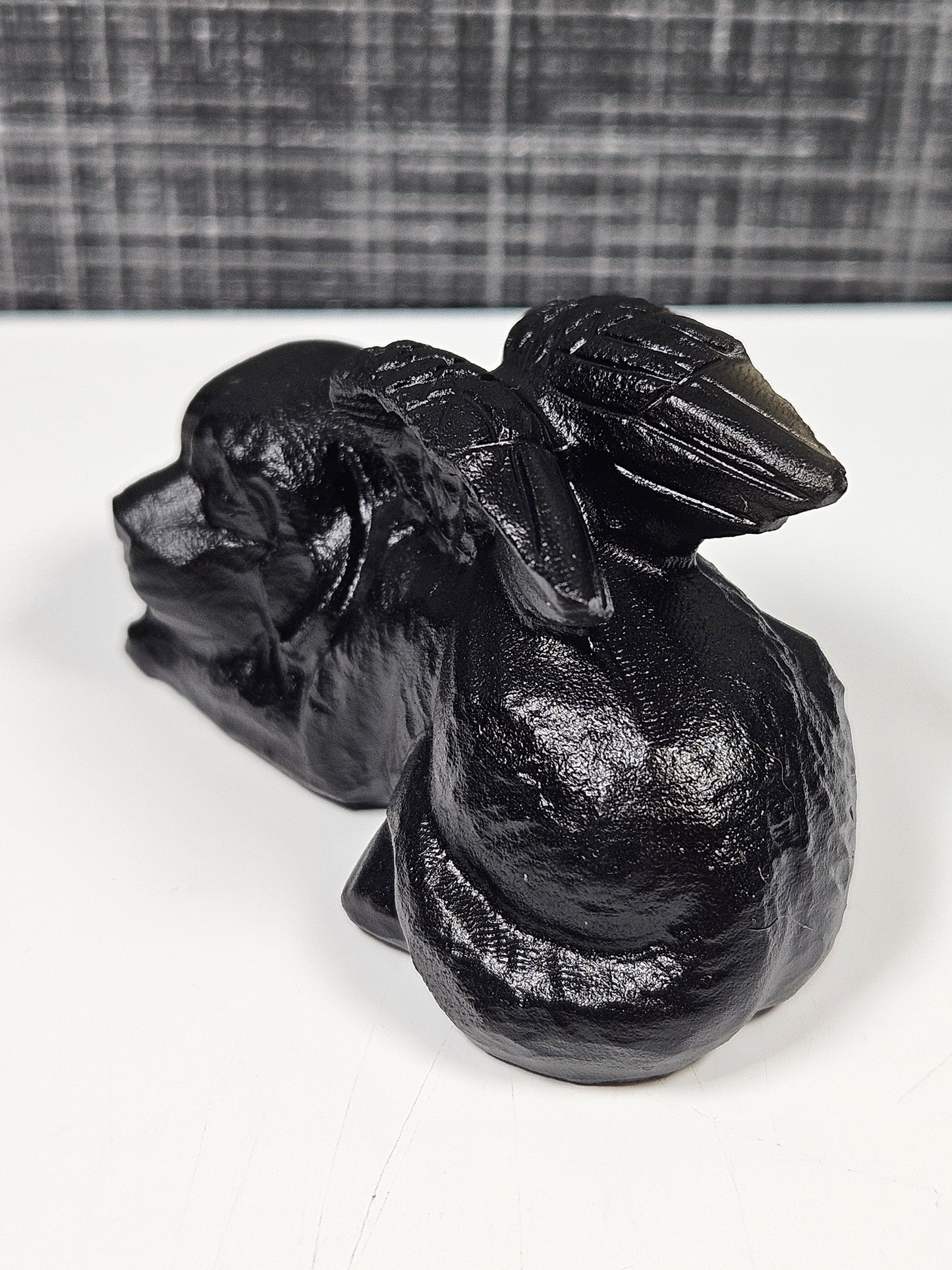 Zwarte obsidiaan gedenkhondje