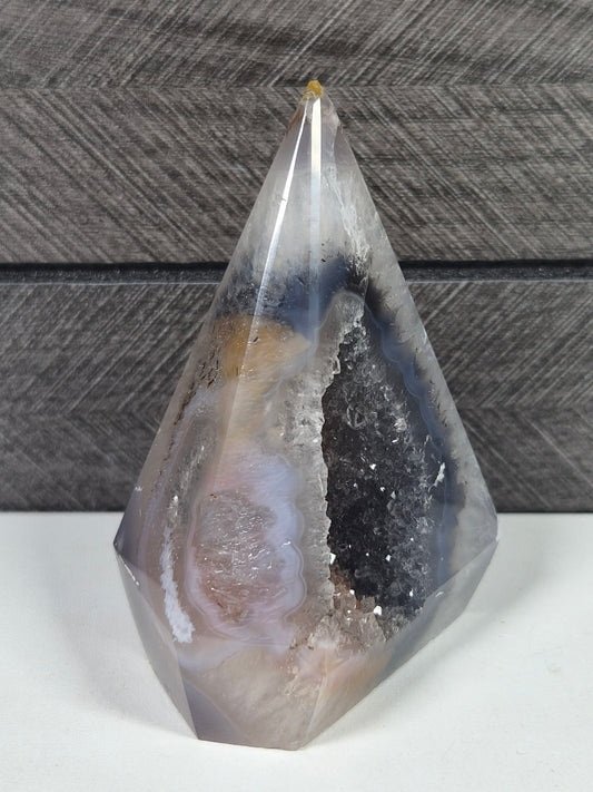 Agaat Piramide Toren 184 gram