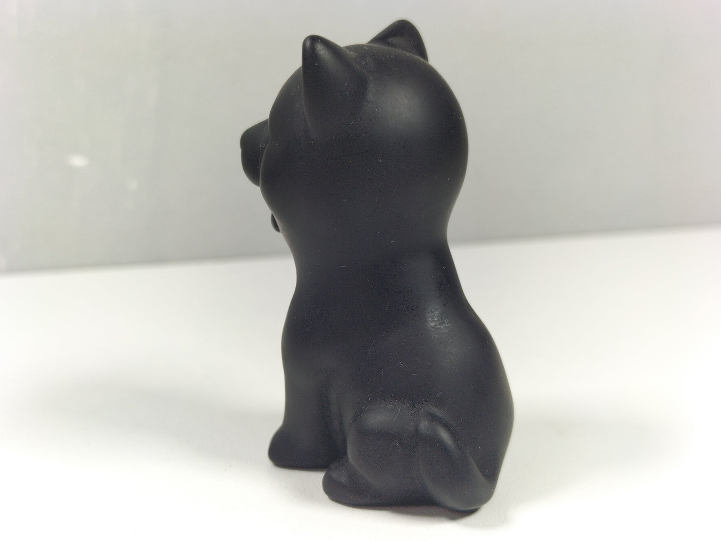 Obsidiaan Shiba Inu