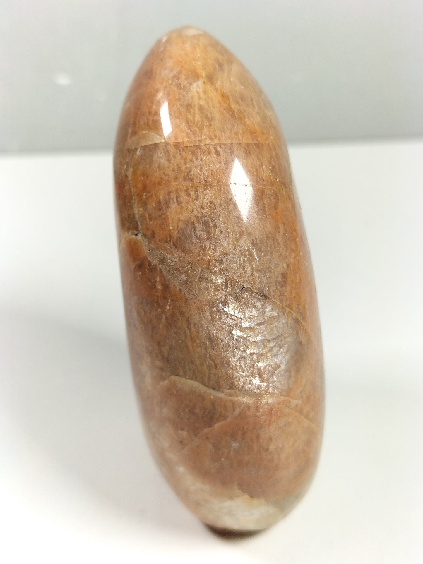 Perzik maansteen sculptuur 276 gram