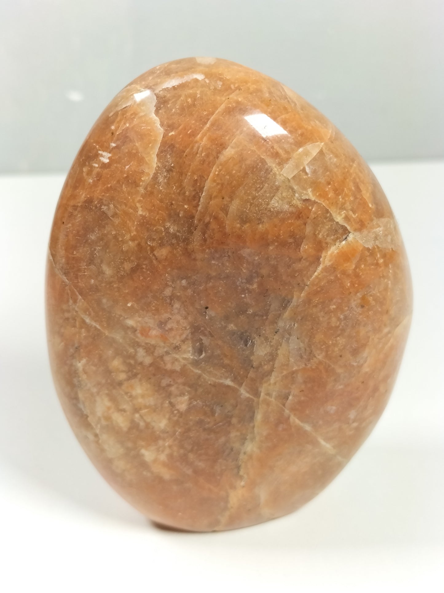 Perzik maansteen sculptuur 276 gram