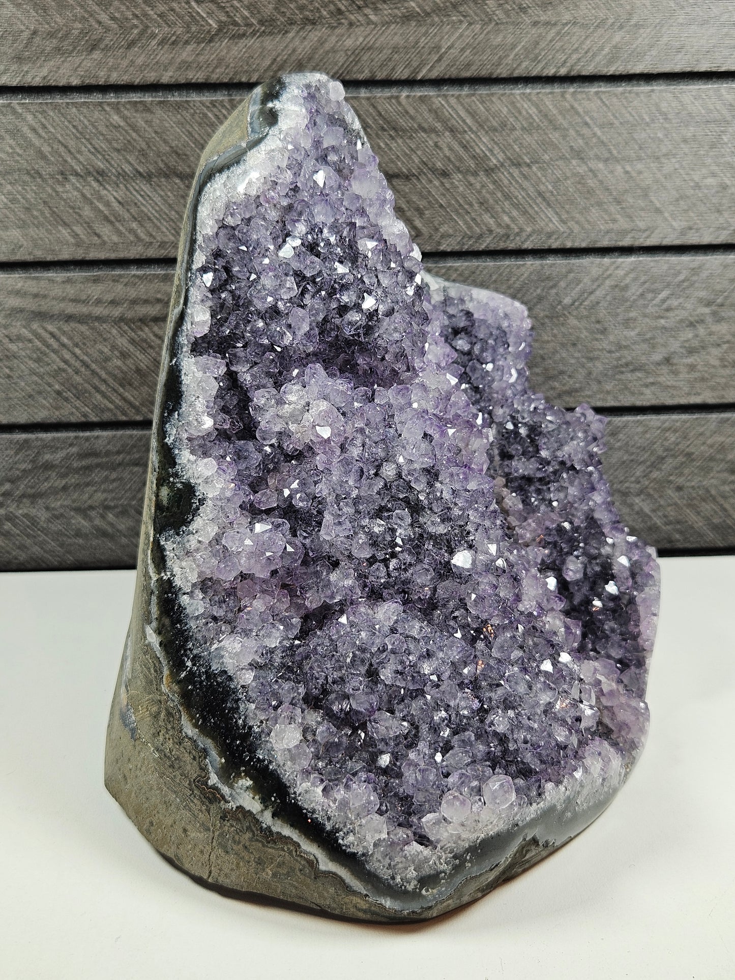 Amethist op standvlak 2208 gram