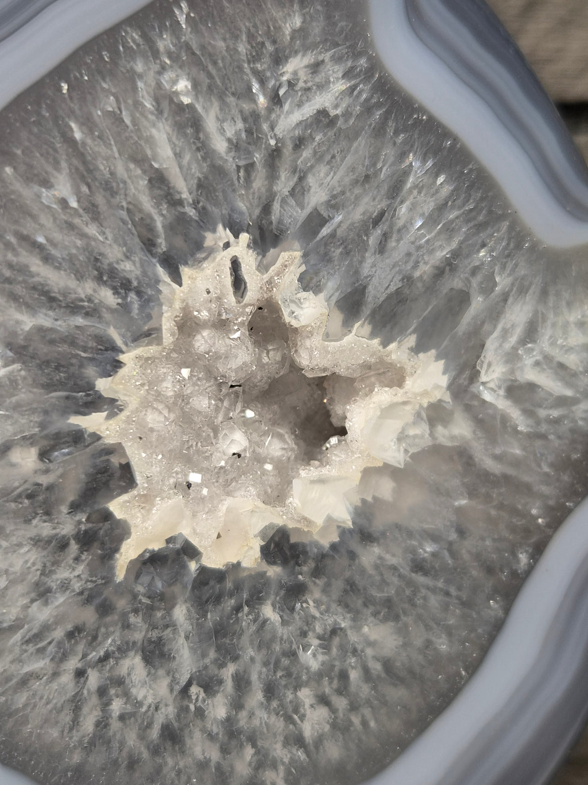 Agaat Geode op standaard 566 gram