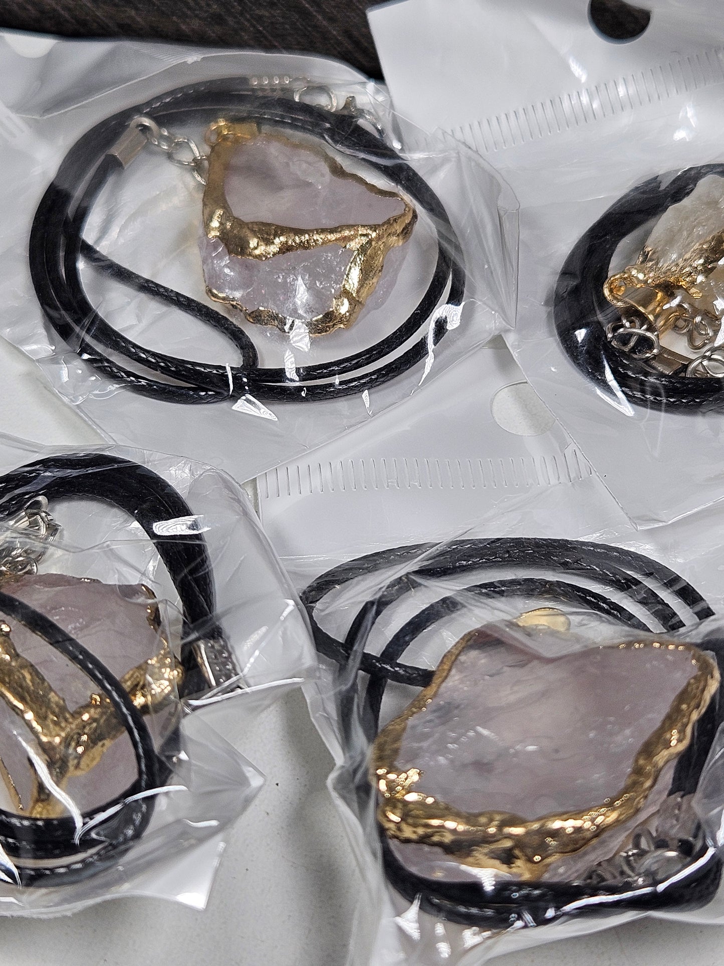 Ruwe Bergkristal hanger met ketting