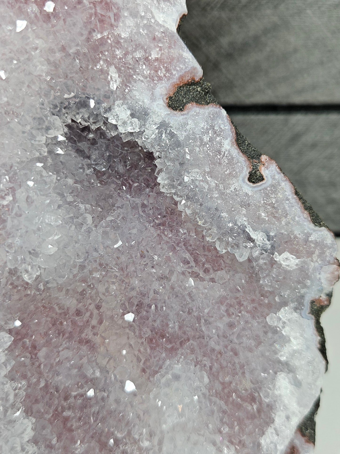 Roze chalcedoon op standvlak 2132 gram