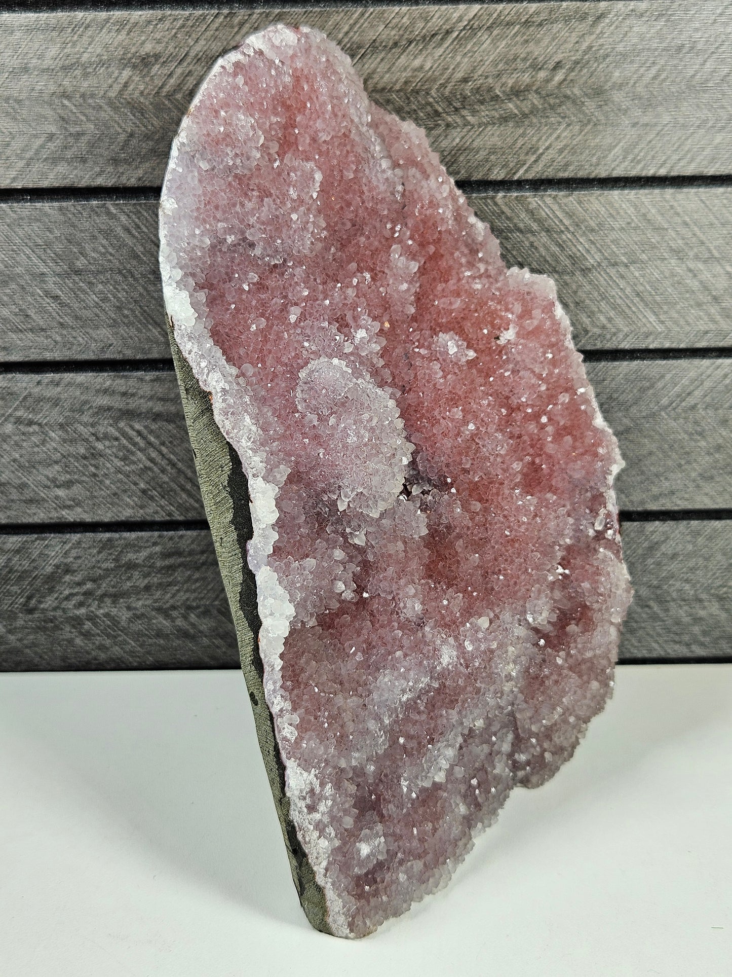 Roze chalcedoon op standvlak 1450 gram