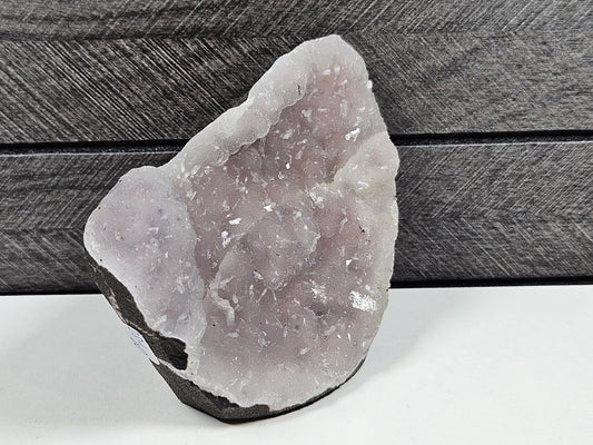 Roze chalcedoon/Apofyliet op standvlak 284 gram