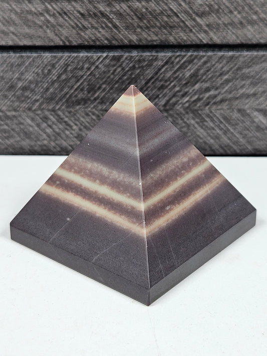 Purple Robe Jade Piramide 174 gram