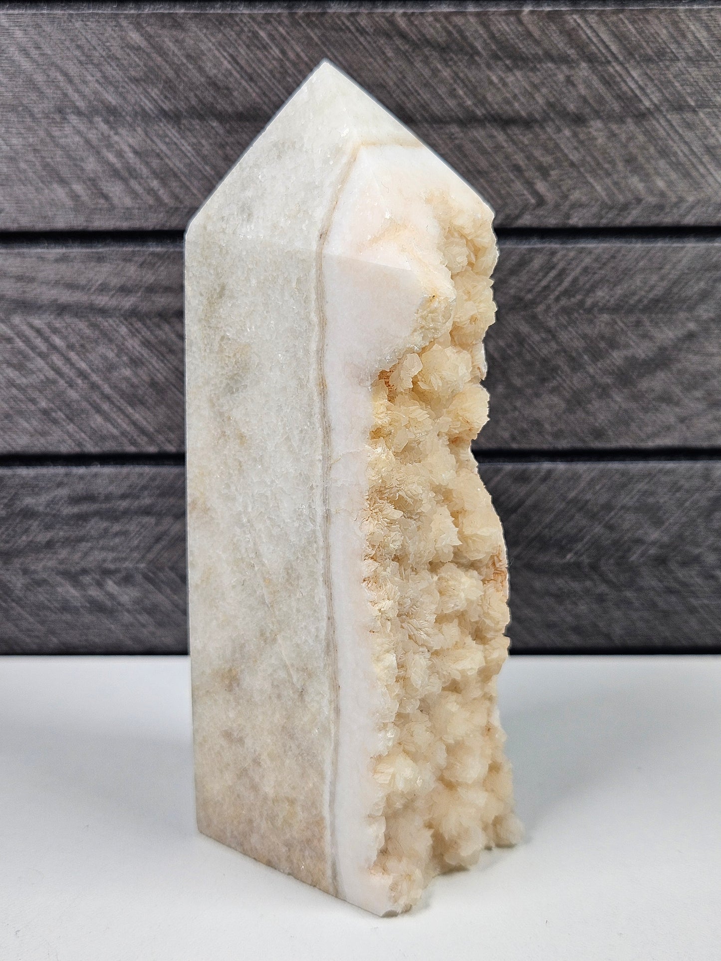 Witte calciet toren 334 gram