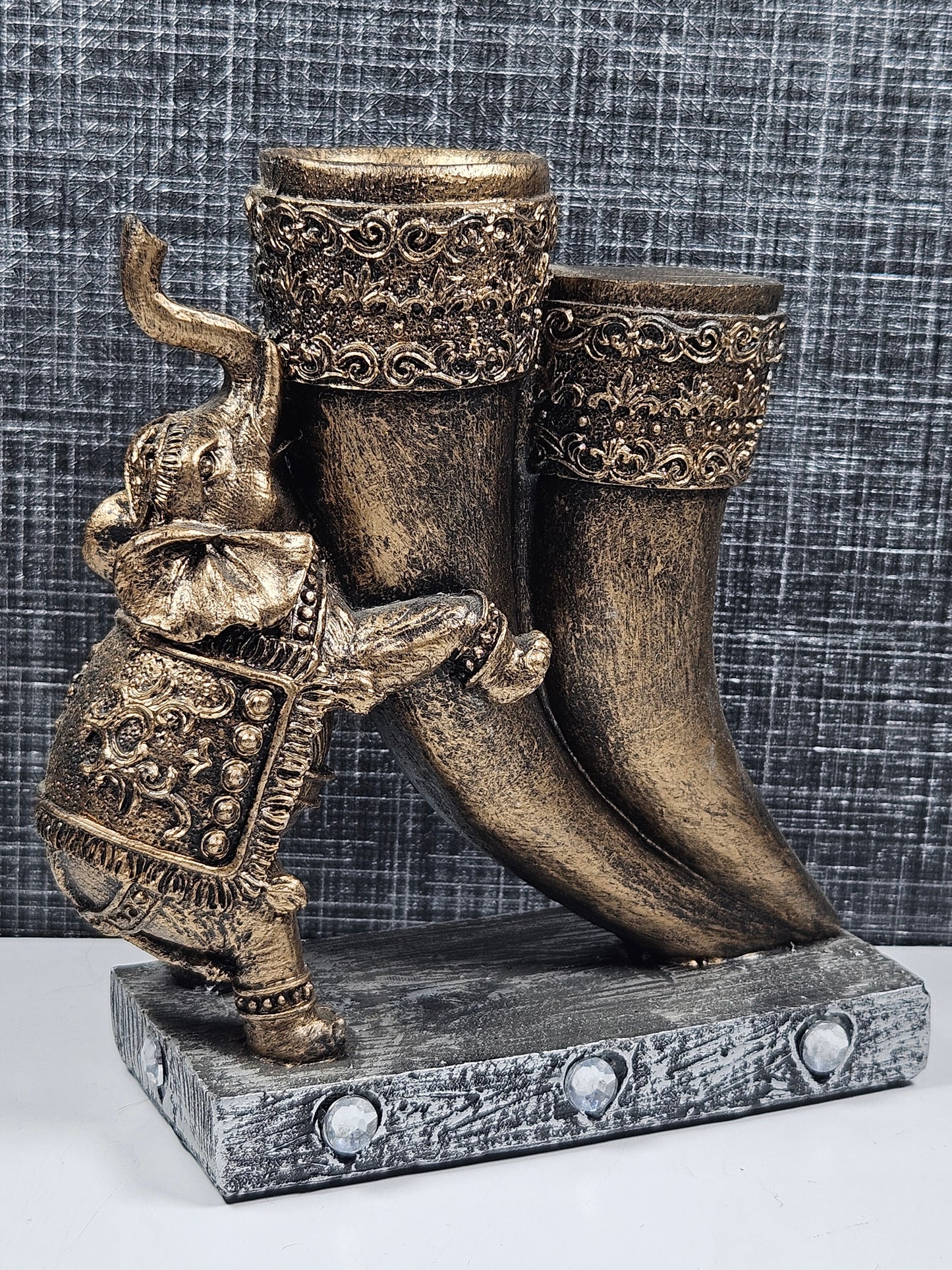 Olifant met hoorns bolhouder goud