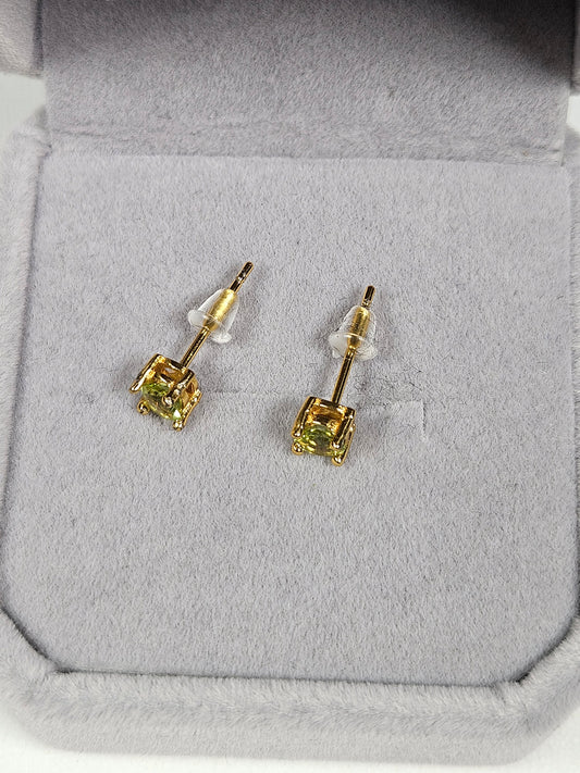 Peridoot s925 (verguld) oorbellen nr7