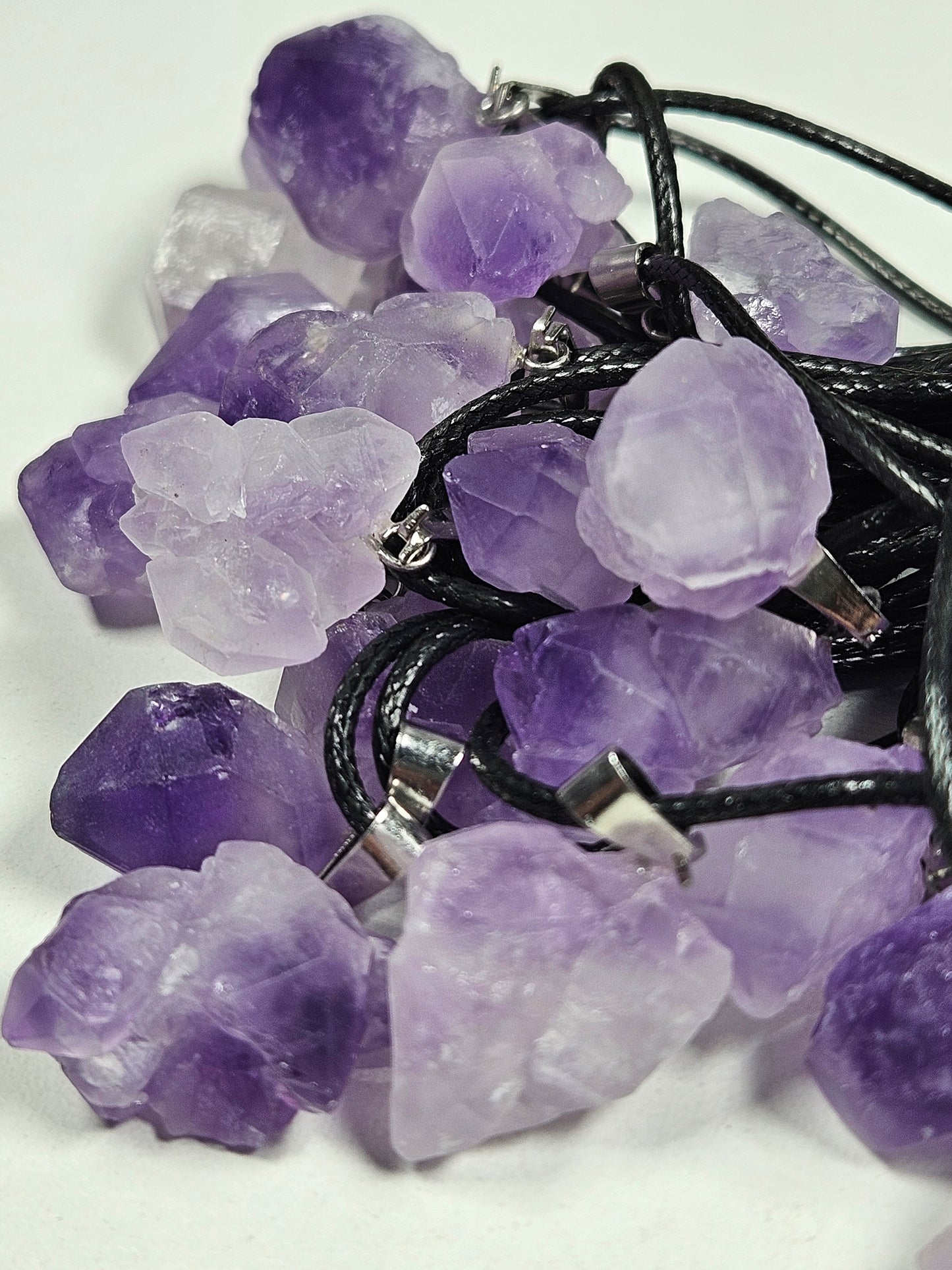 Ruwe Amethist hanger met ketting