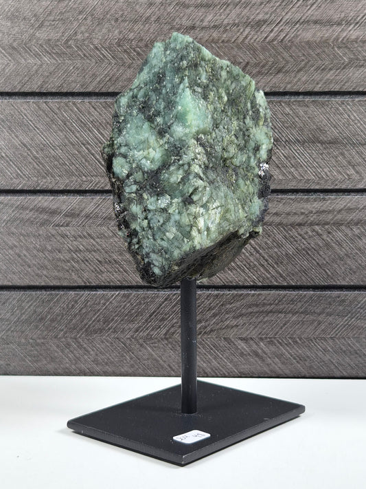 Emerald Ruw op standaard 504 gram
