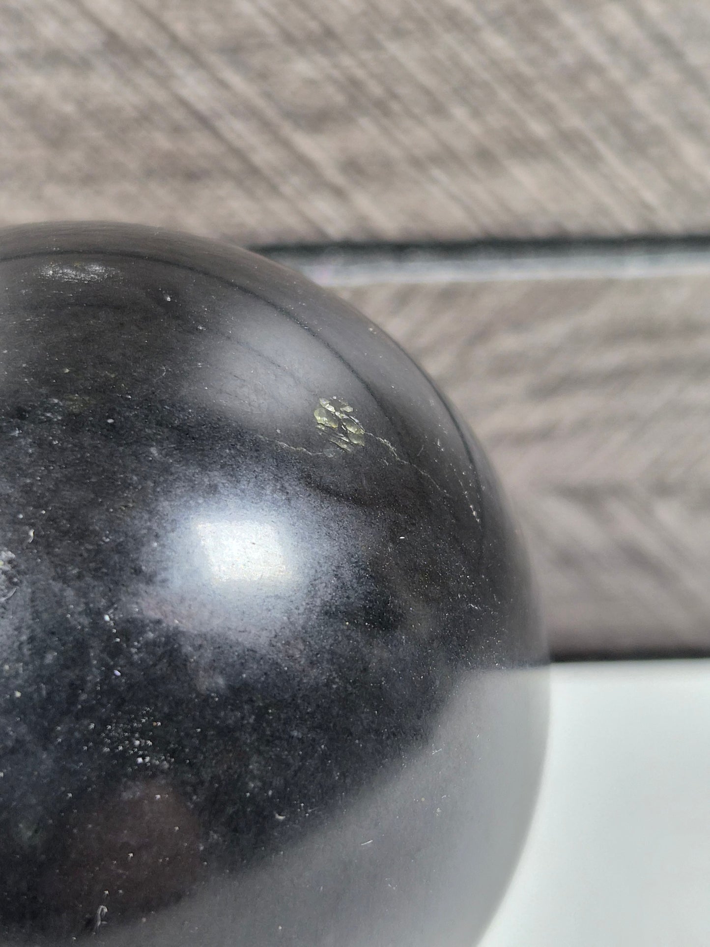 Zwarte Toermalijn bol 318 gram