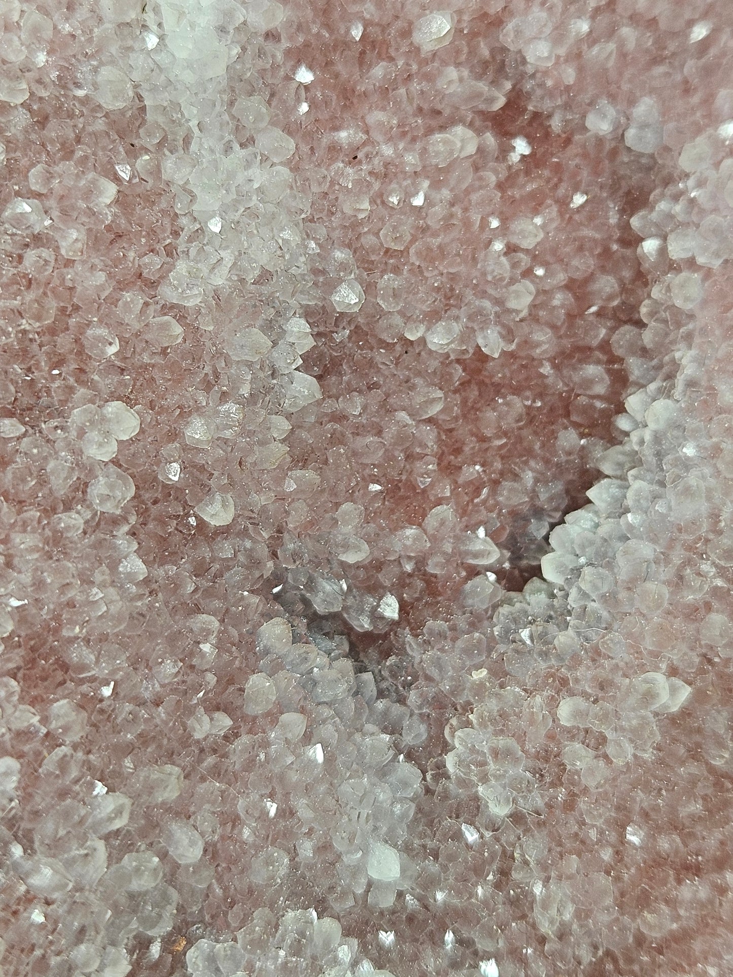 Roze chalcedoon op standvlak 1018 gram