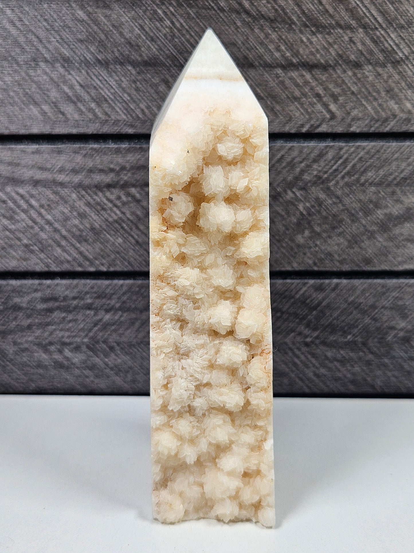 Witte calciet toren 334 gram