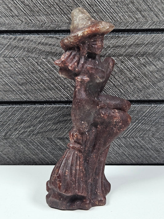 Aardbeienkwarts heks op bezem