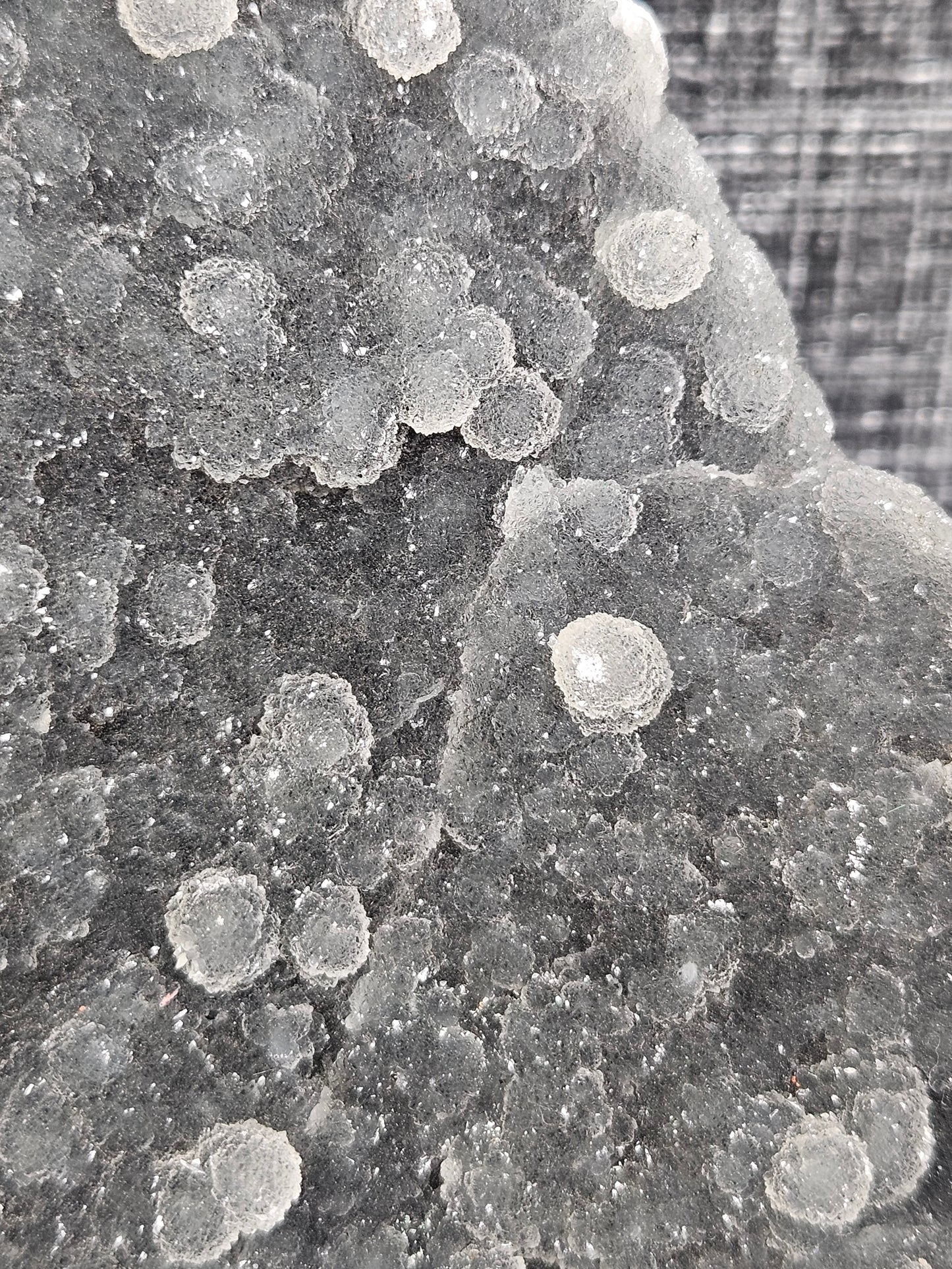 Chalcedoon op standvlak 912 gram