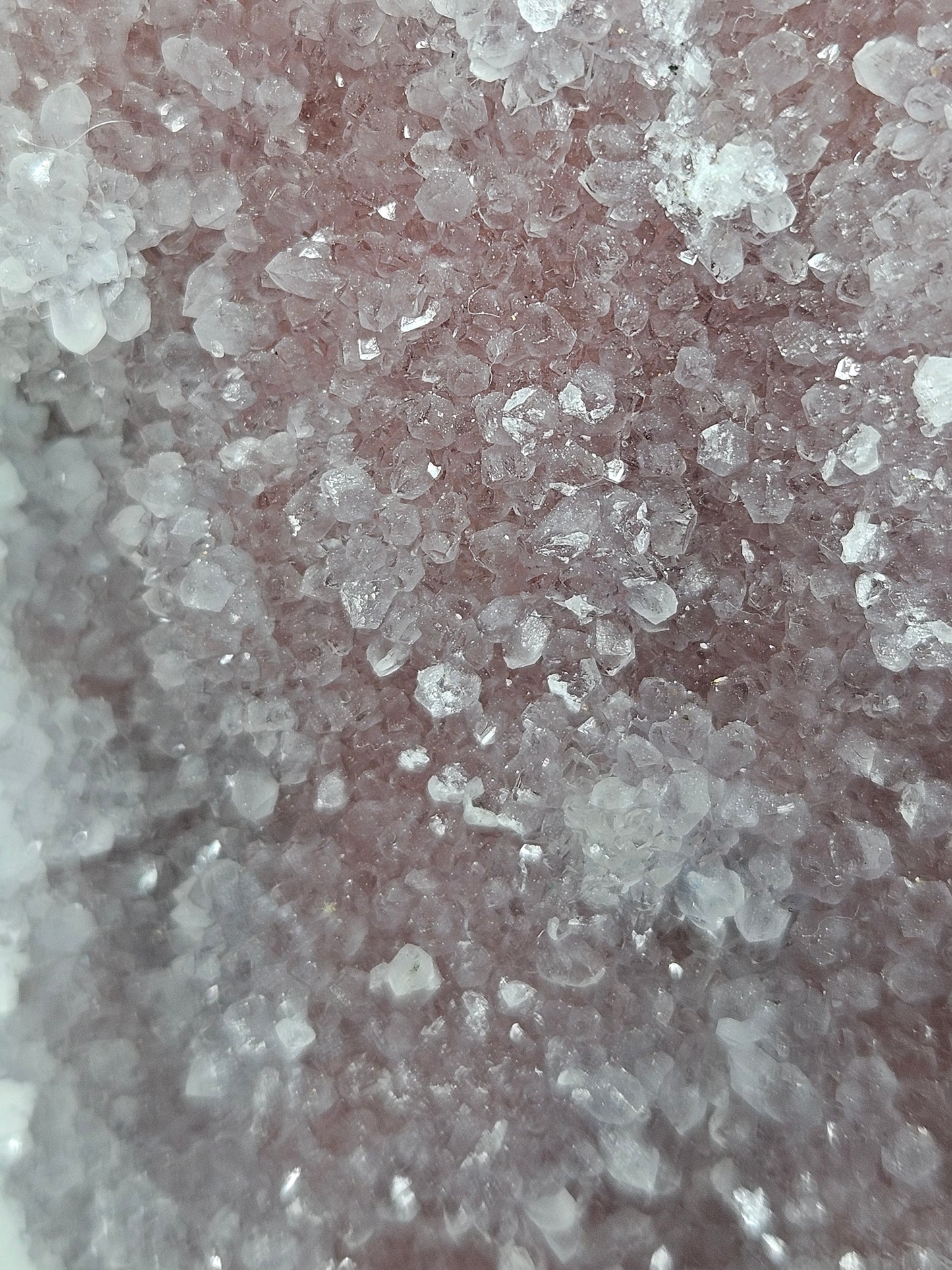 Roze chalcedoon op standvlak 662 gram