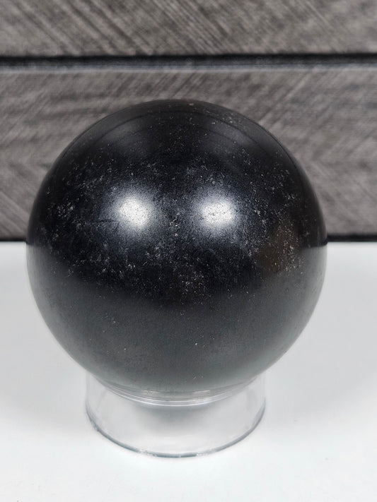 Zwarte toermalijn bol 186 gram