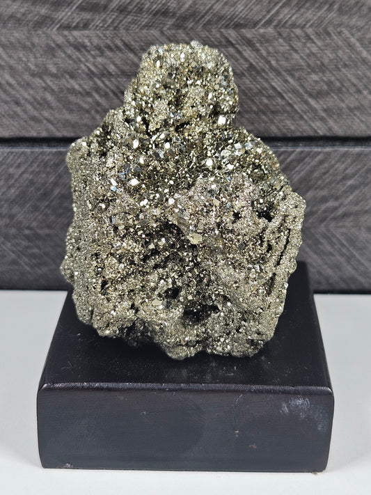 Pyriet op houten basis 338 gram