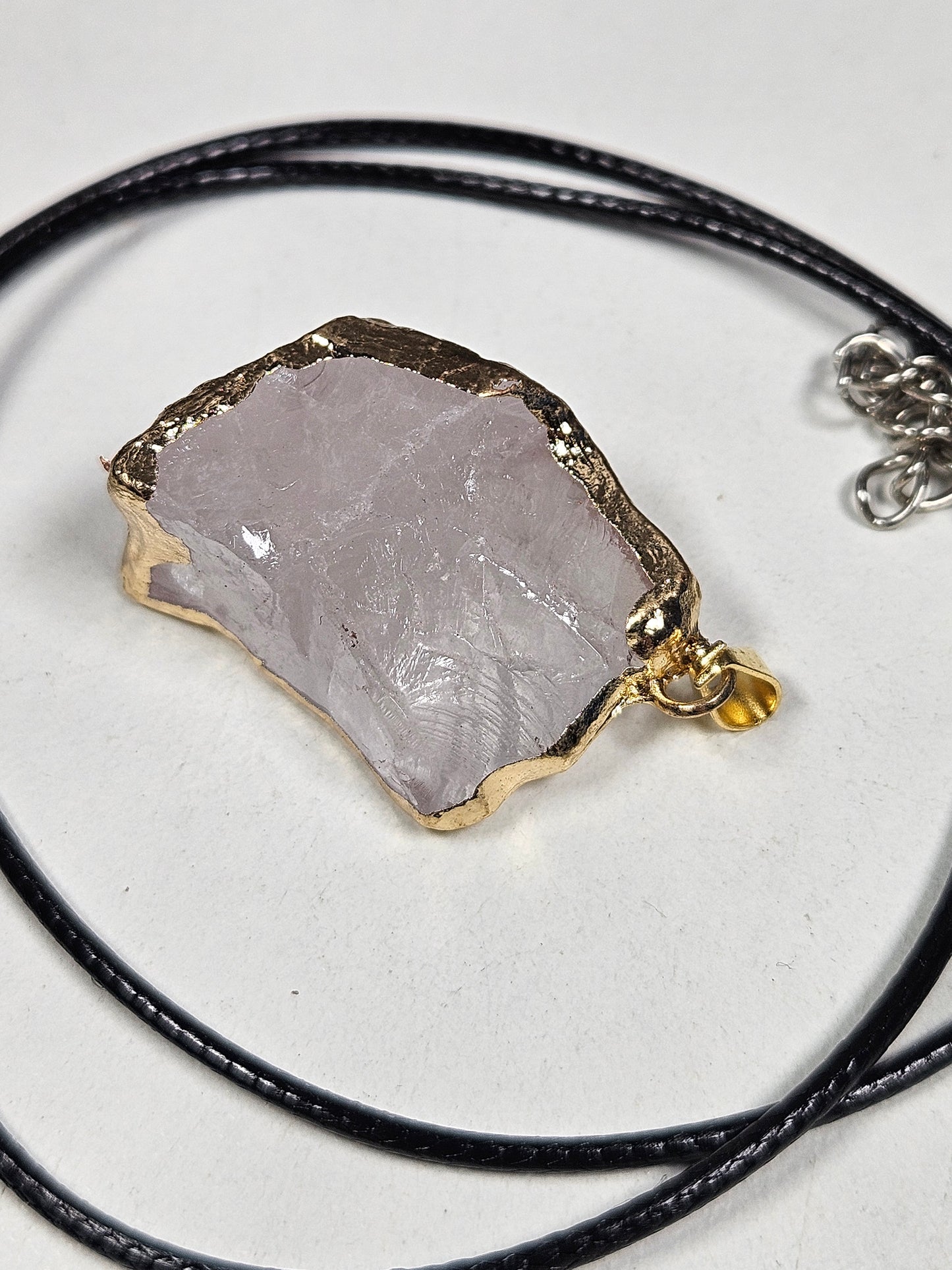 Rohkristall Goldanhänger mit Kette