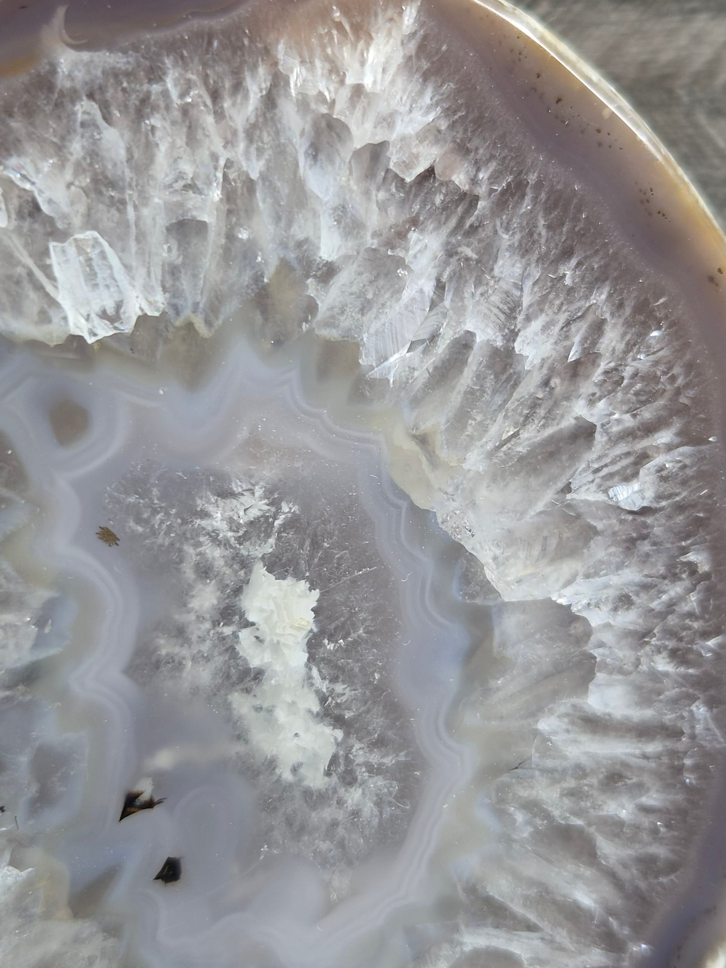 Agaat Geode op standaard 780 gram