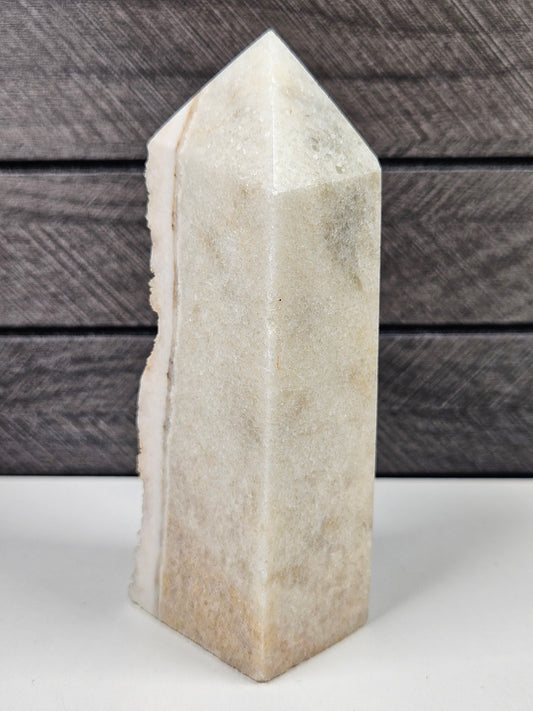 Witte calciet toren 334 gram