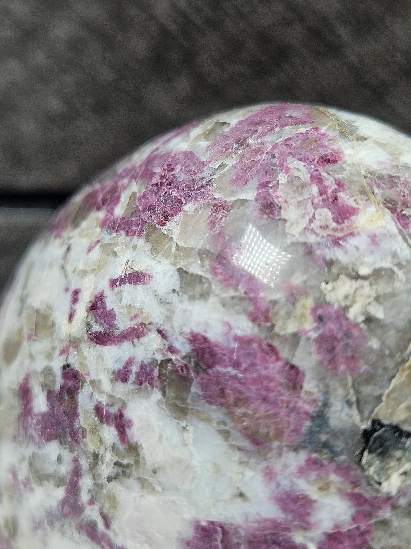 Roze toermalijn in kwarts sculptuur 314 gram