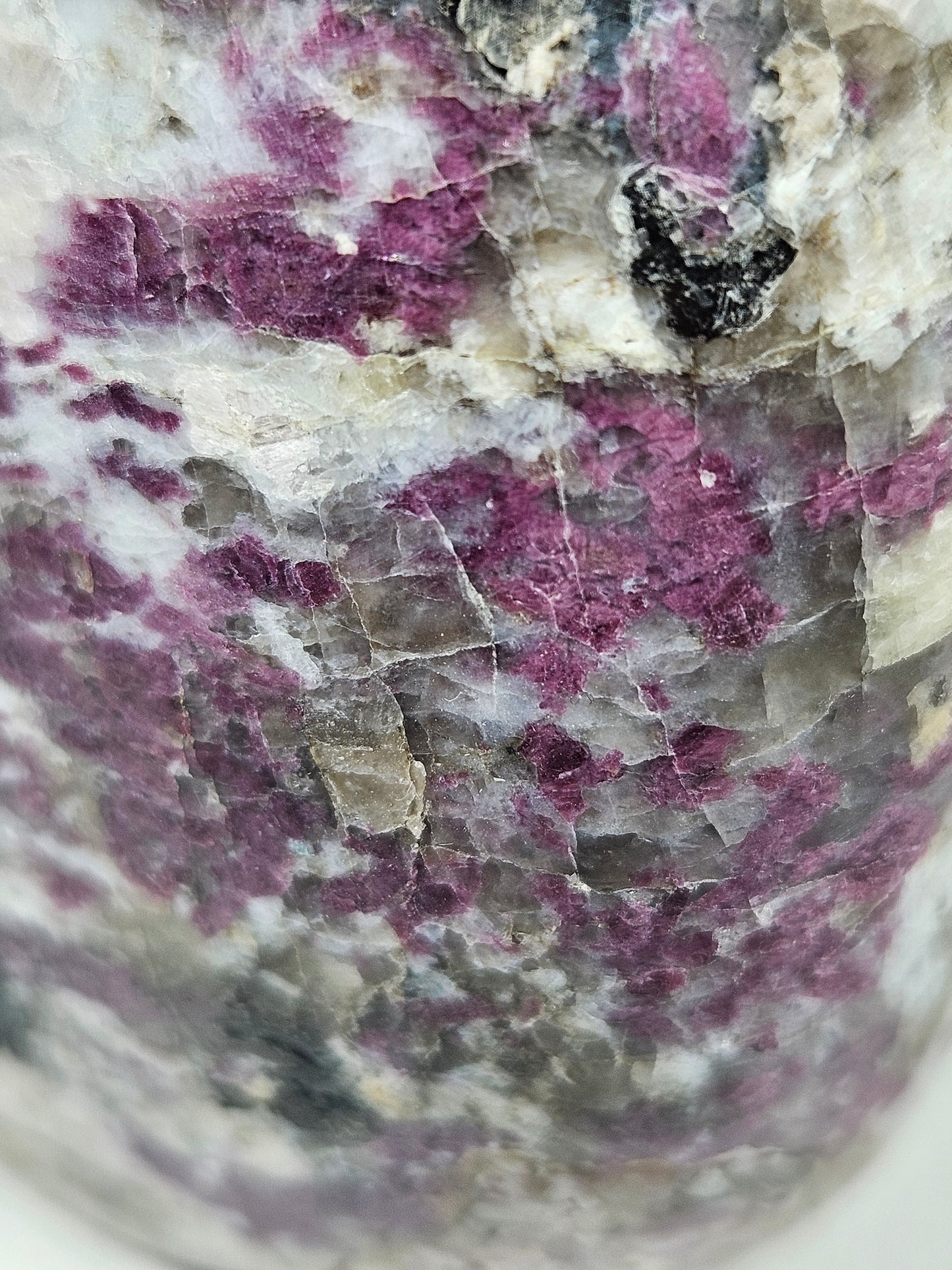 Roze toermalijn in kwarts sculptuur 314 gram
