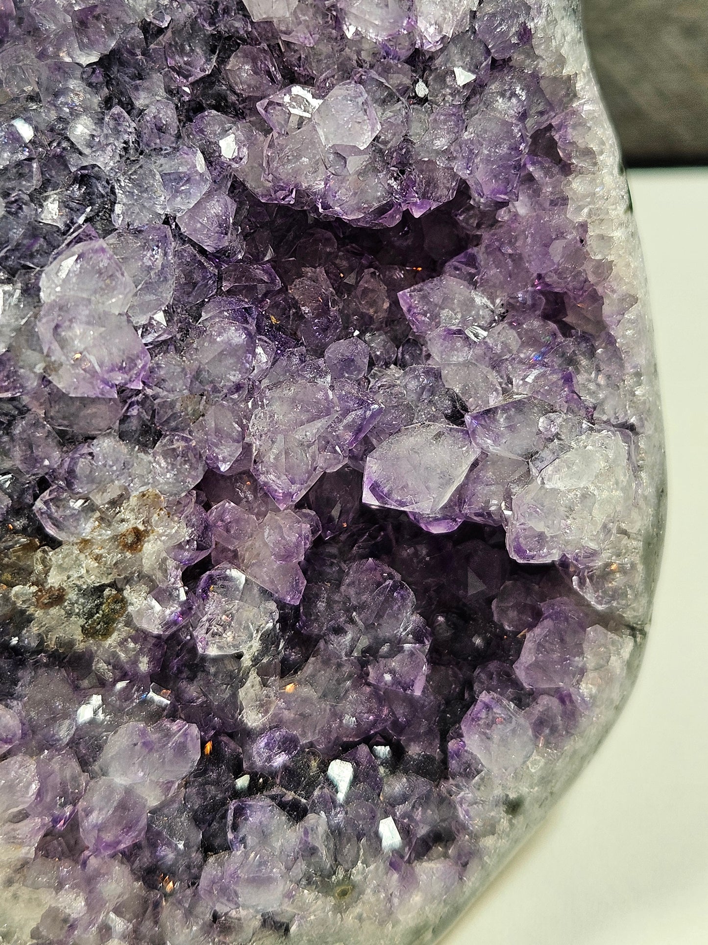 Amethist op standvlak 2208 gram