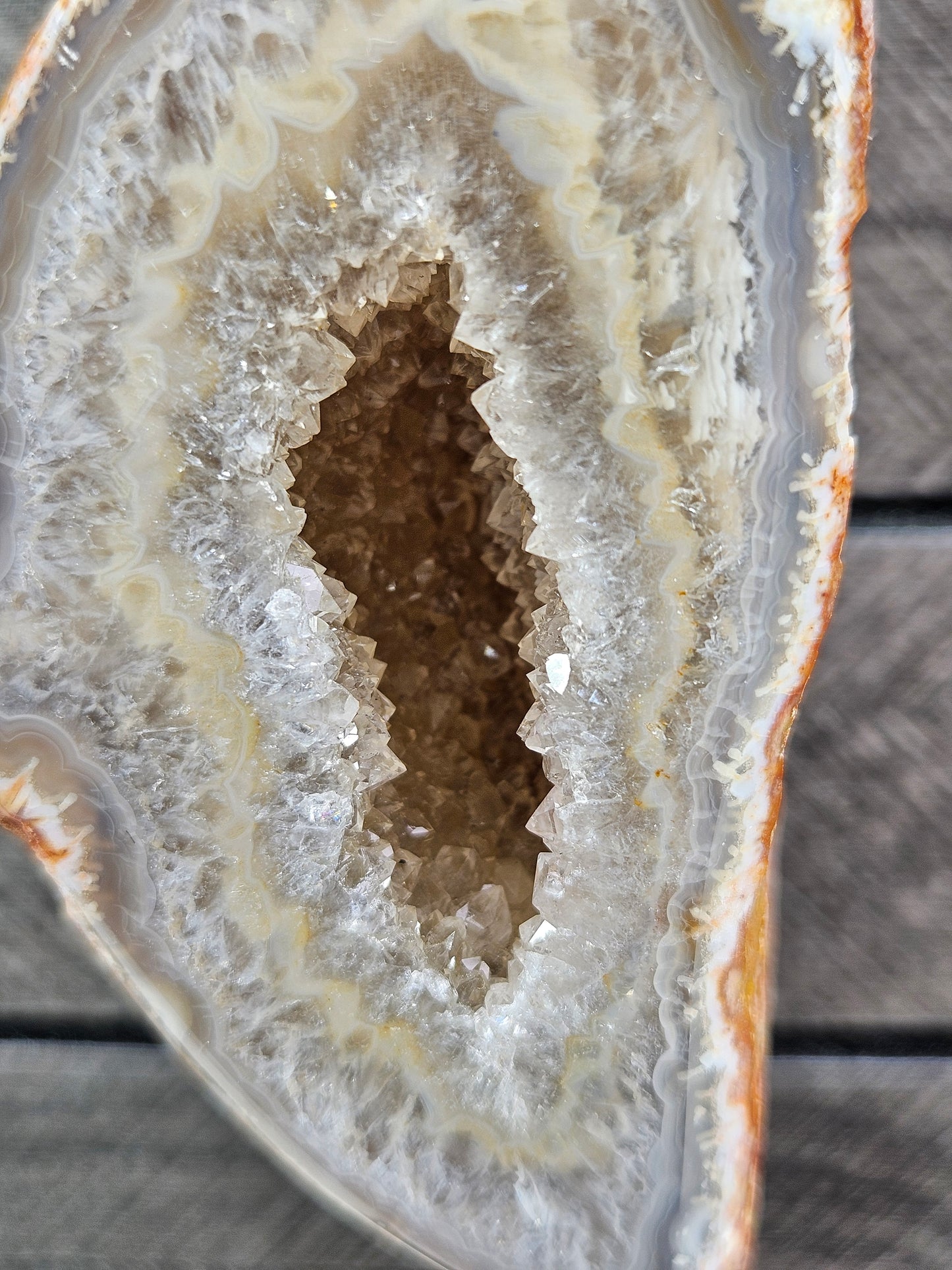 Agaat druzy op standaard 324 gram