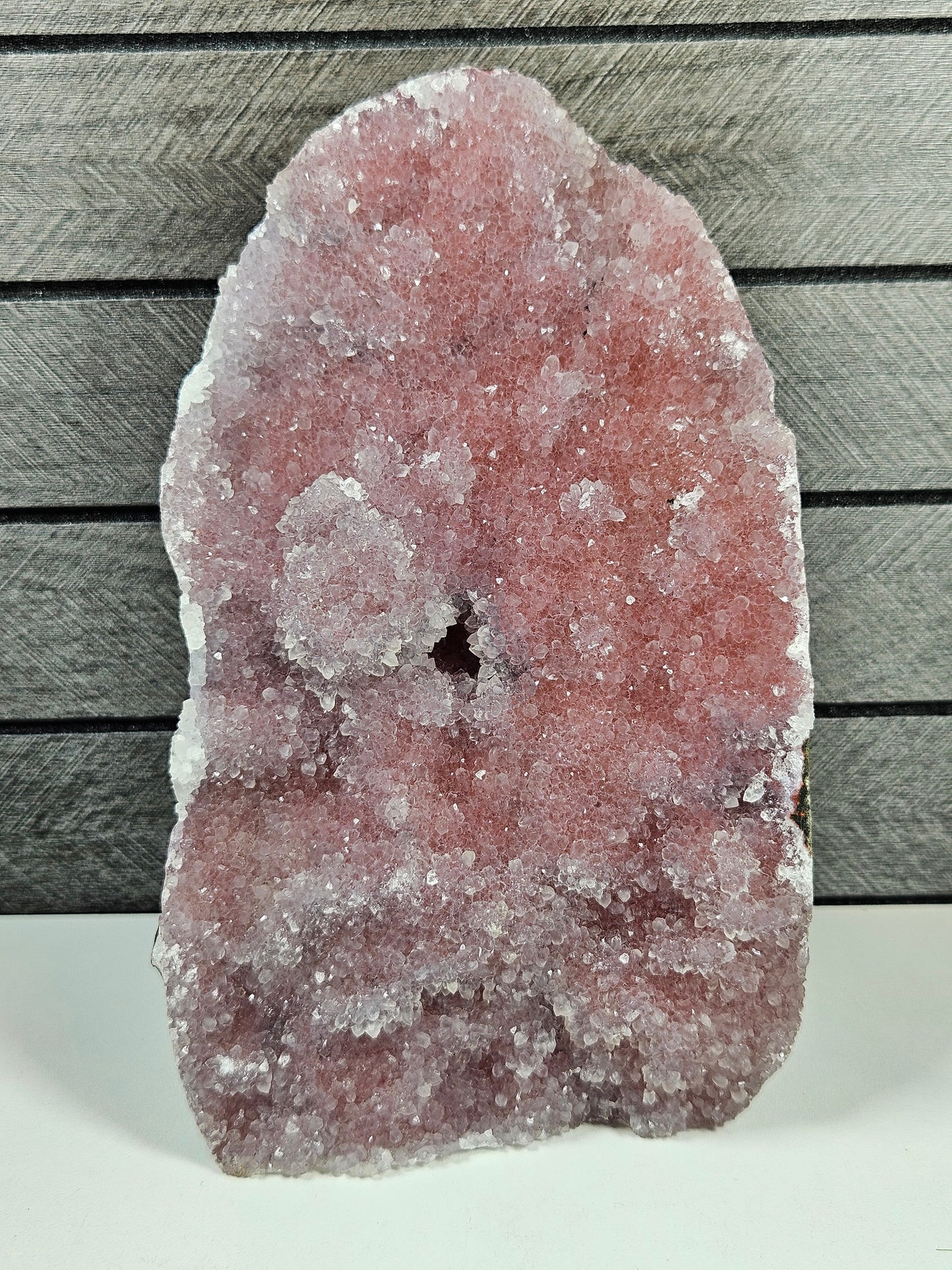 Roze chalcedoon op standvlak 1450 gram