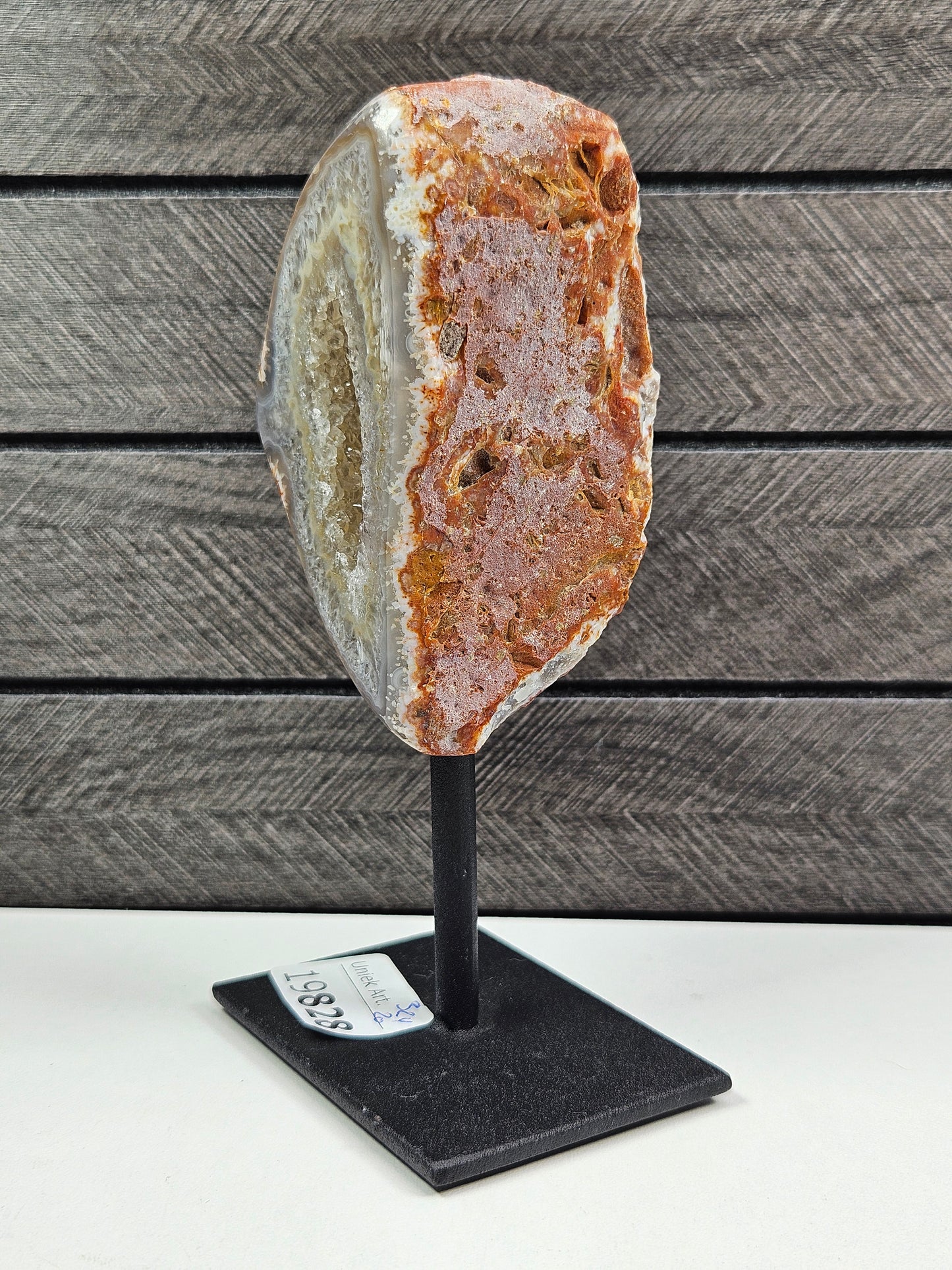 Agaat druzy op standaard 324 gram