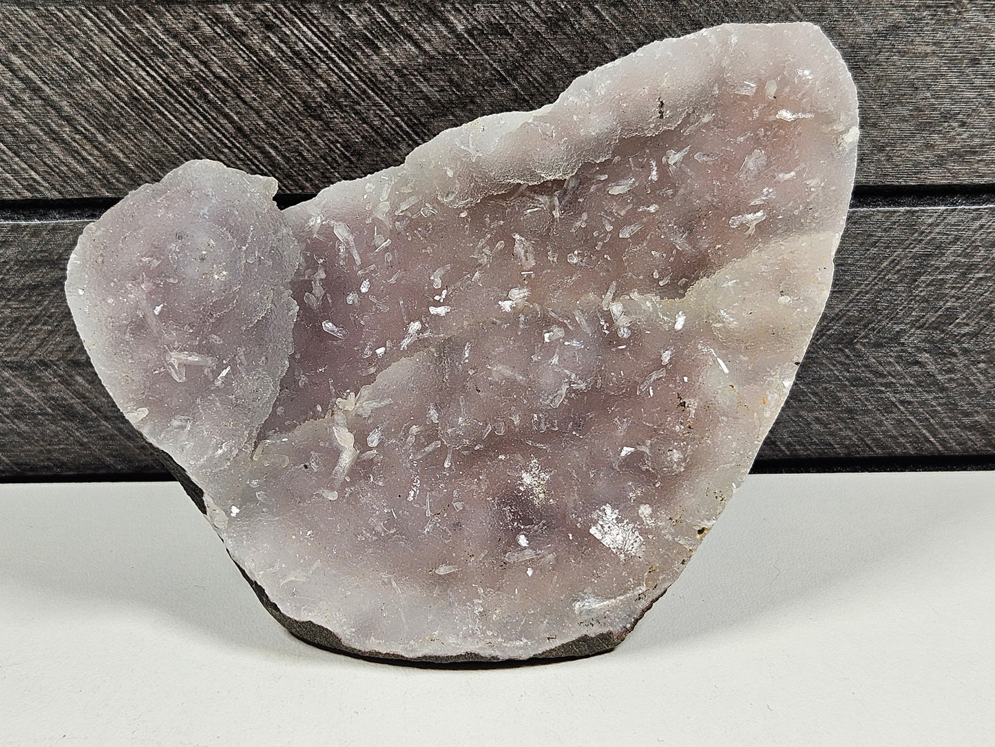 Roze chalcedoon/Apofyliet op standvlak 284 gram