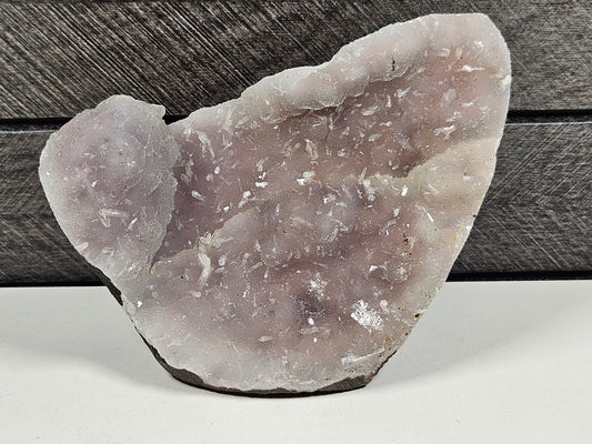 Roze chalcedoon/Apofyliet op standvlak 284 gram