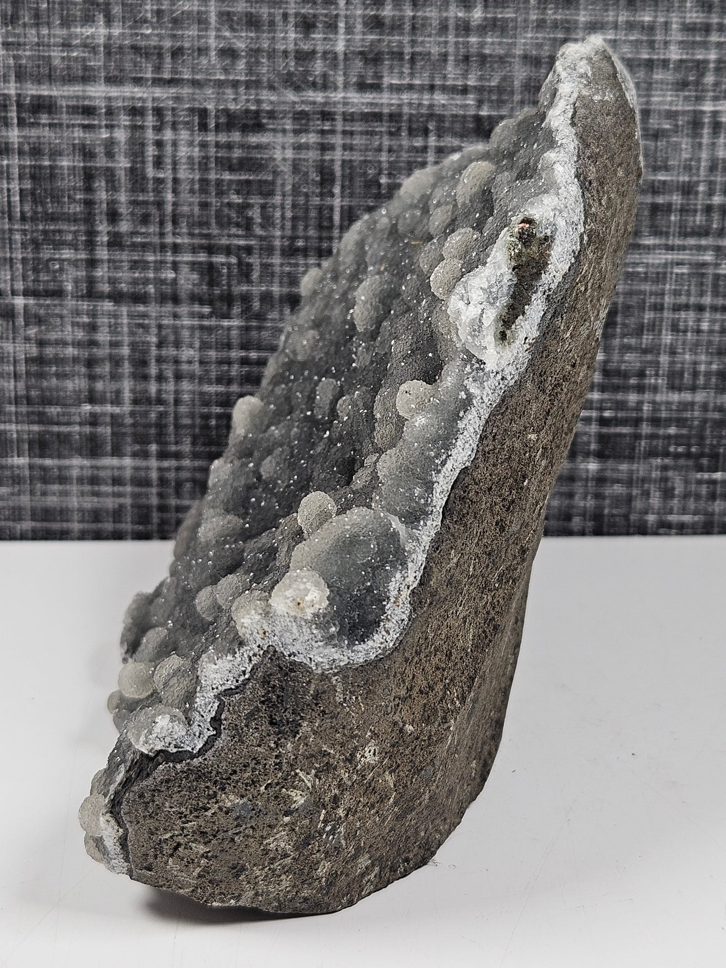 Chalcedoon op standvlak 912 gram