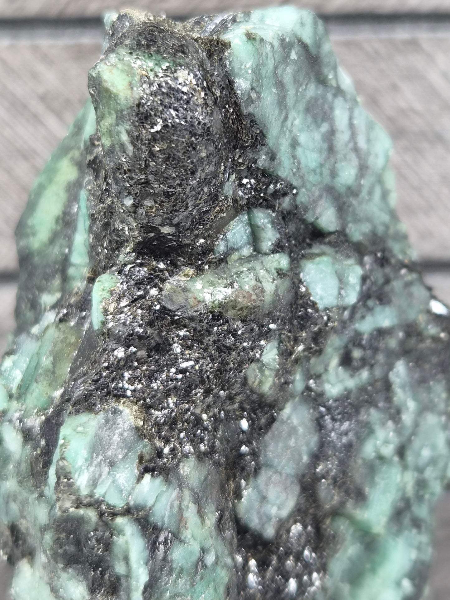 Emerald ruw op standaard 402 gram