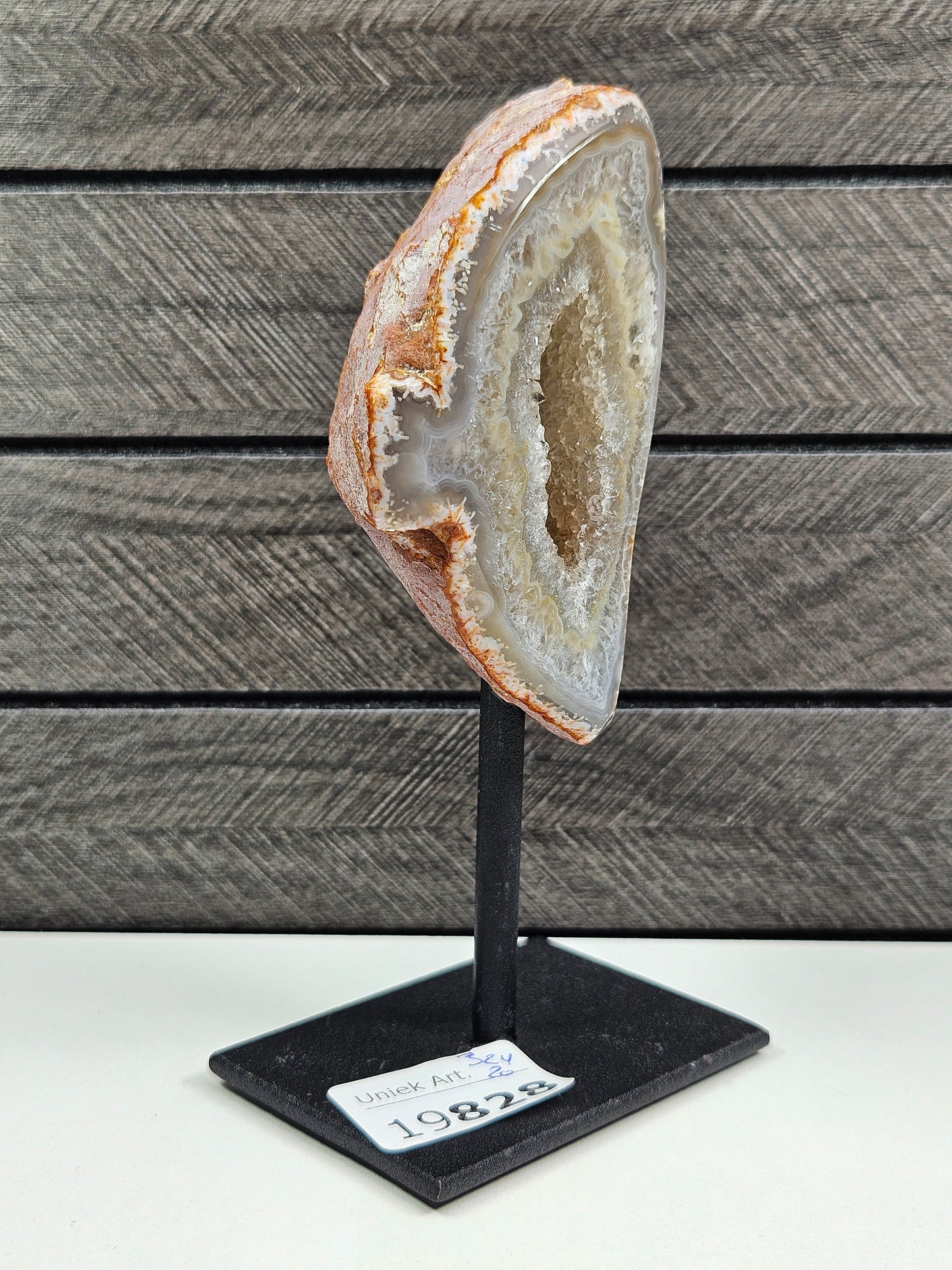 Agaat druzy op standaard 324 gram