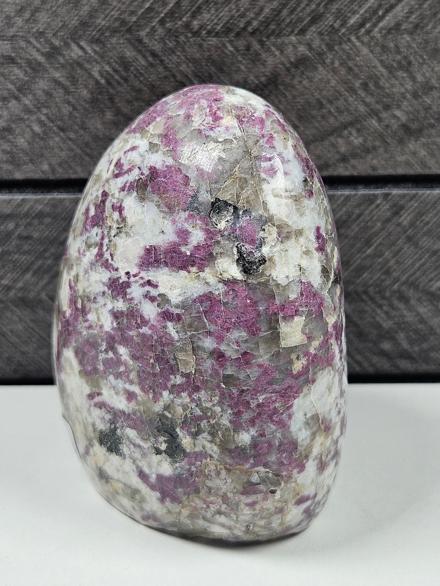 Roze toermalijn in kwarts sculptuur 314 gram