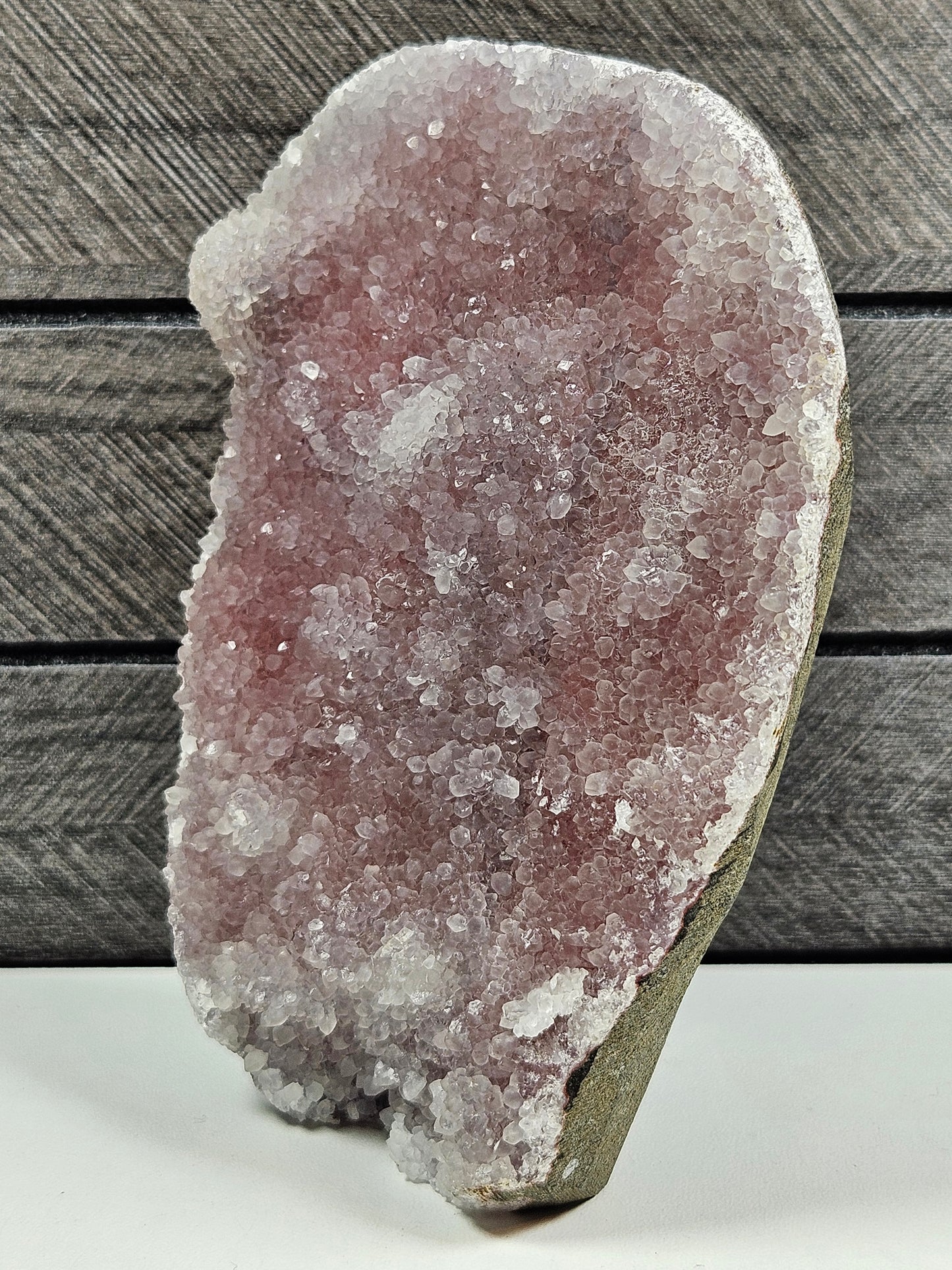 Roze chalcedoon op standvlak  592 gram