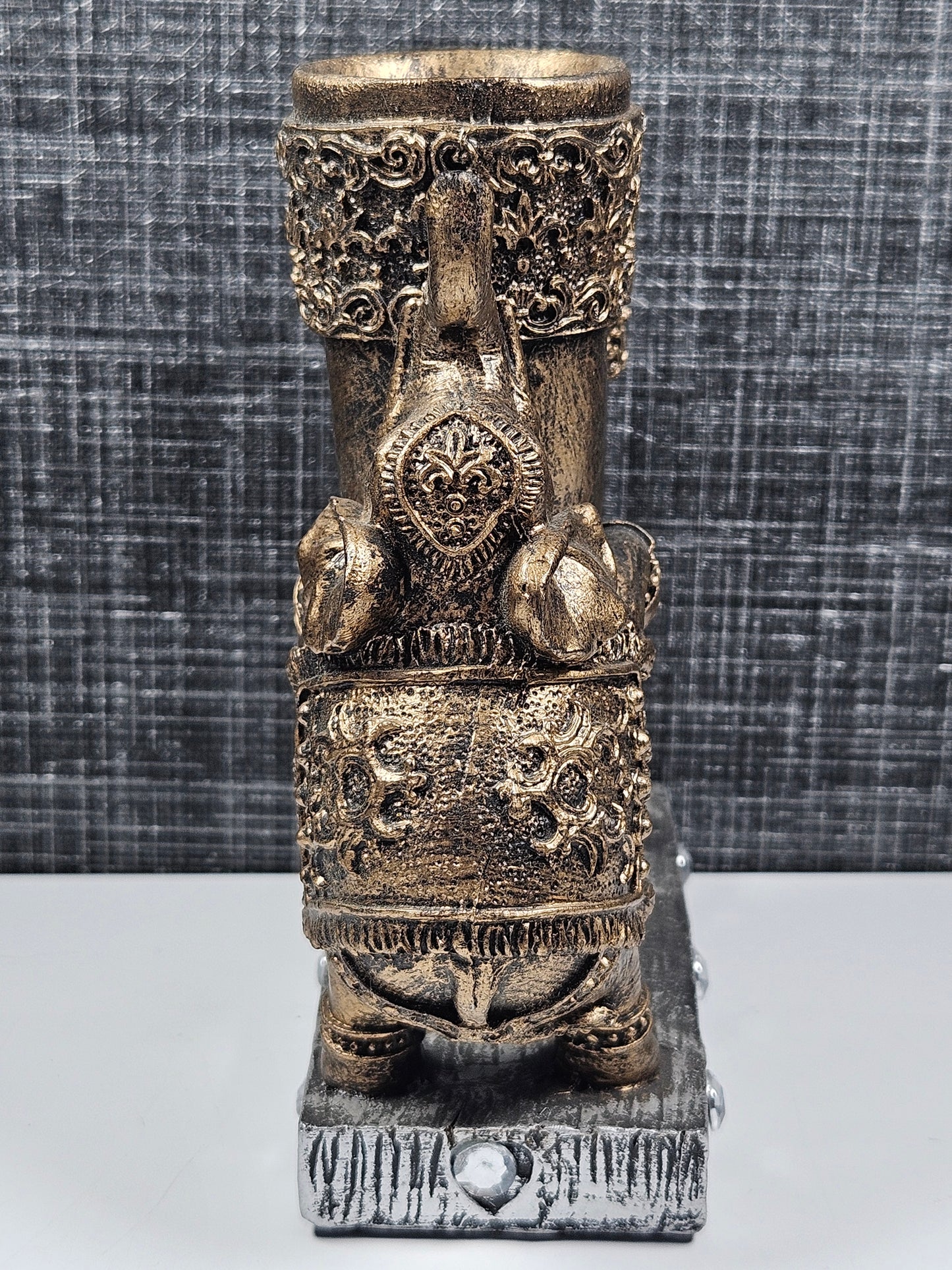 Olifant met hoorns bolhouder goud