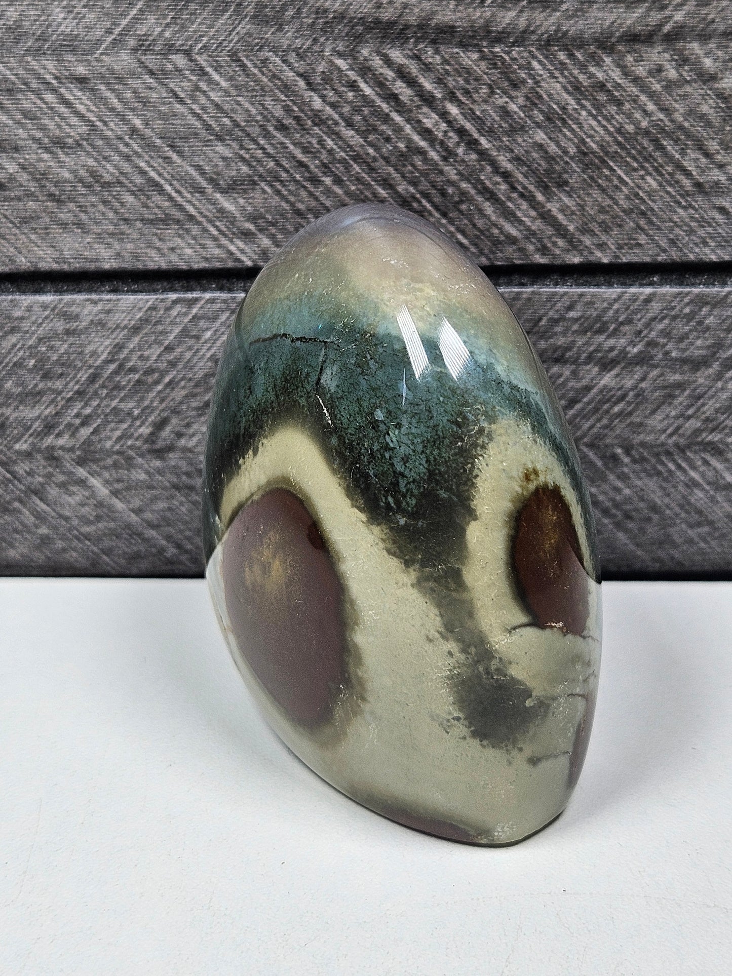 Polychroom Jaspis sculptuur 228 gram