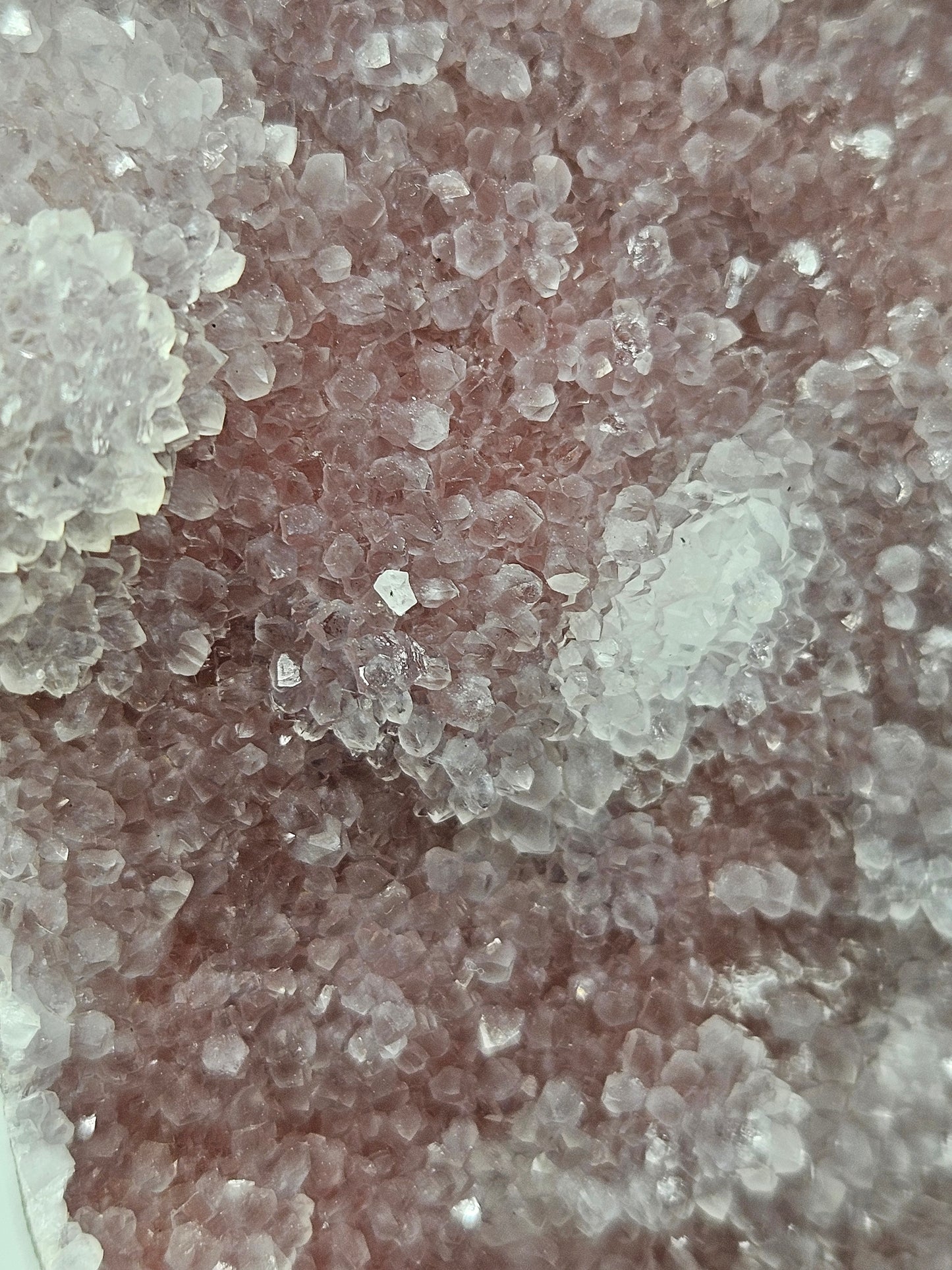 Roze chalcedoon op standvlak  592 gram
