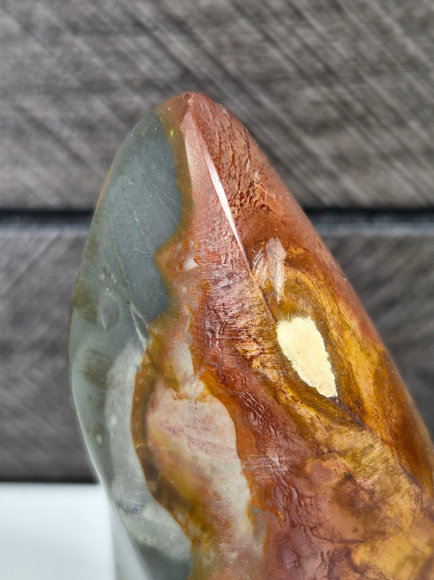 Polychroom Jaspis sculptuur 144 gram