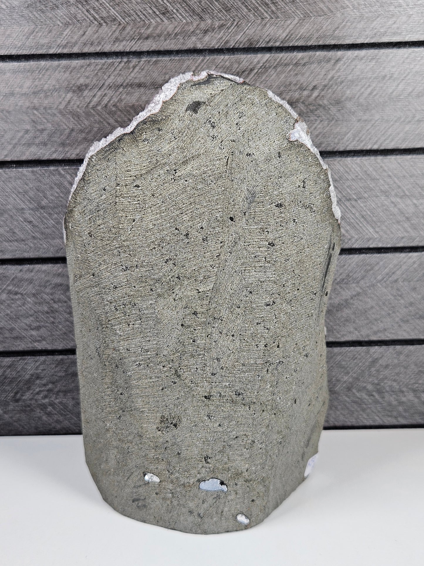 Roze chalcedoon op standvlak 1450 gram